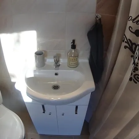 Black & White - White Eger