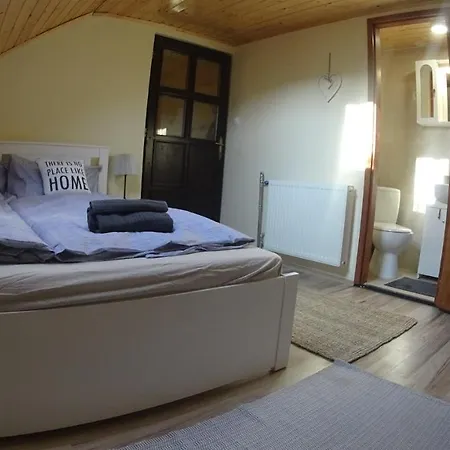 Black & White - White * Eger