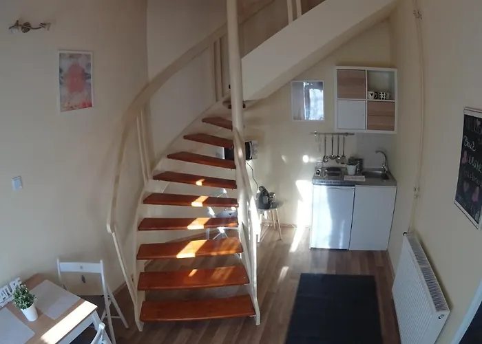 Black & White - White *