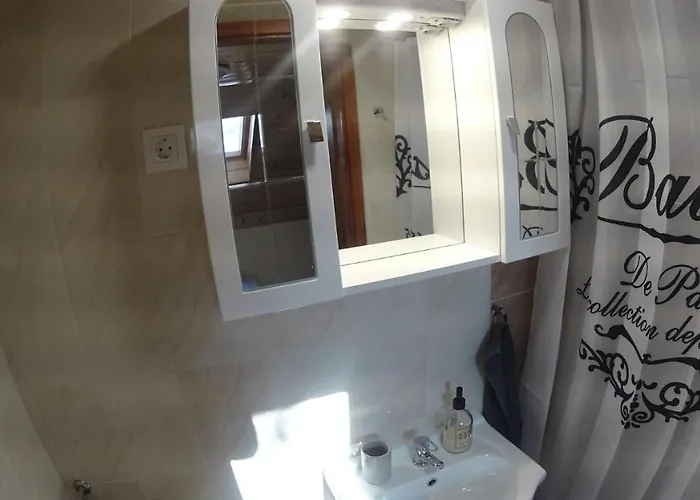 Black & White - White アパート *